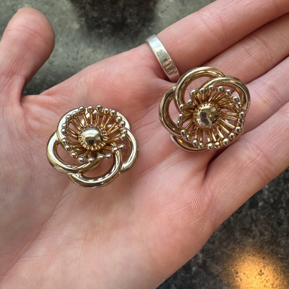 Vintage Gold Tone Flower Twist Back Statement Earrings‎